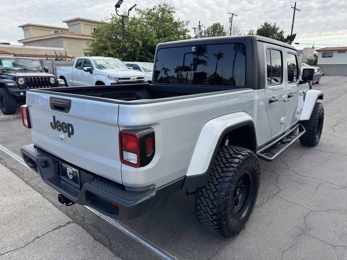 Used 2023 Jeep Gladiator Sport AWD/4WD image 7