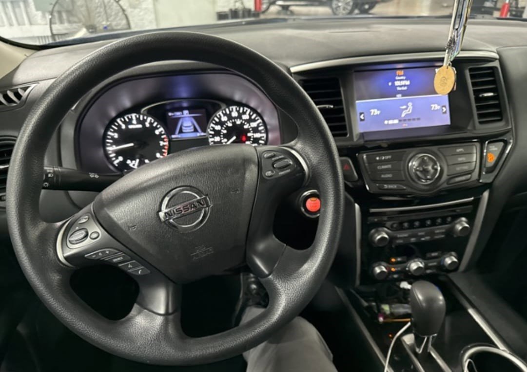 Used 2017 Nissan Pathfinder S image 7