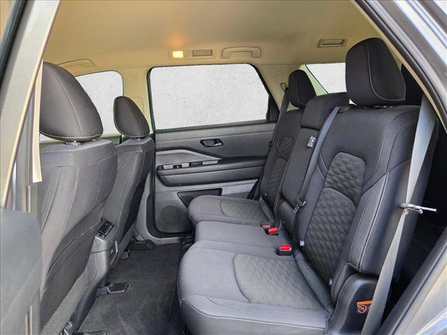 Used 2024 Nissan Pathfinder SV FWD image 17