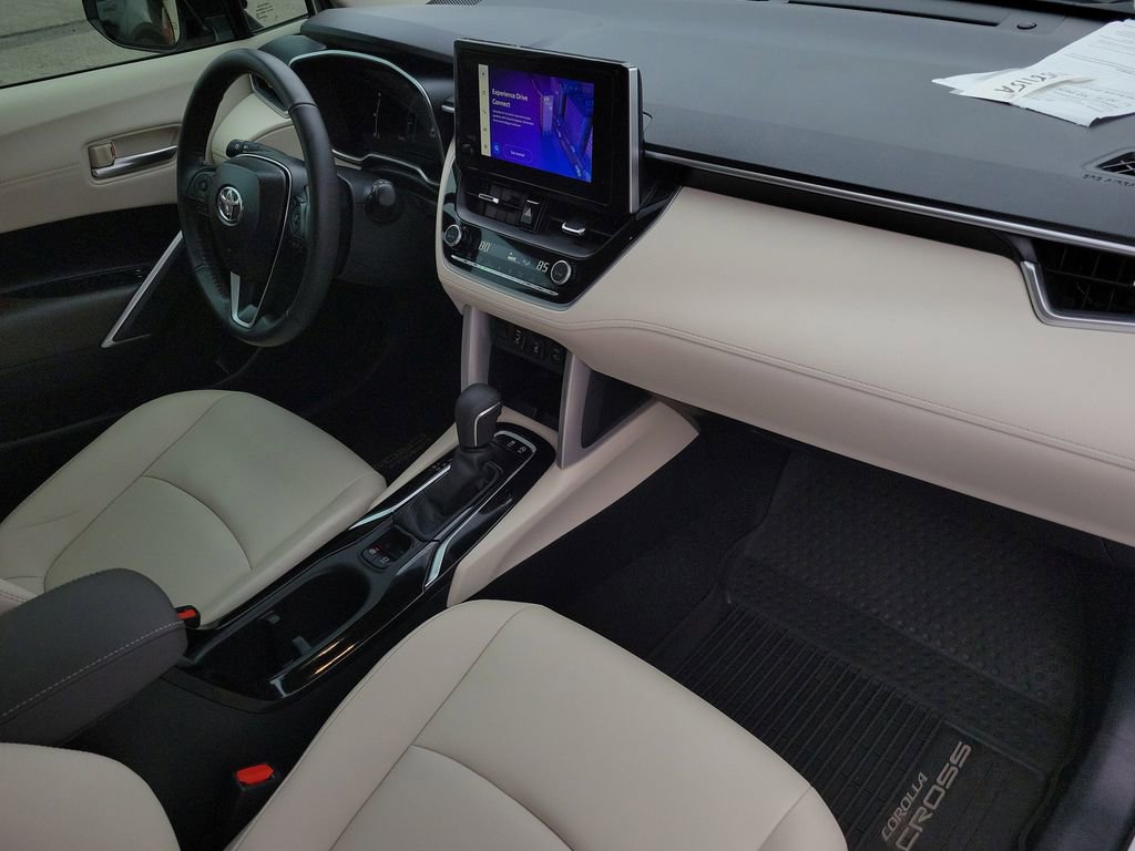 Used 2024 Toyota Corolla Cross XLE image 35