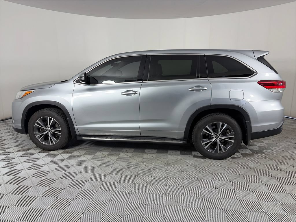 Used 2017 Toyota Highlander LE FWD image 4