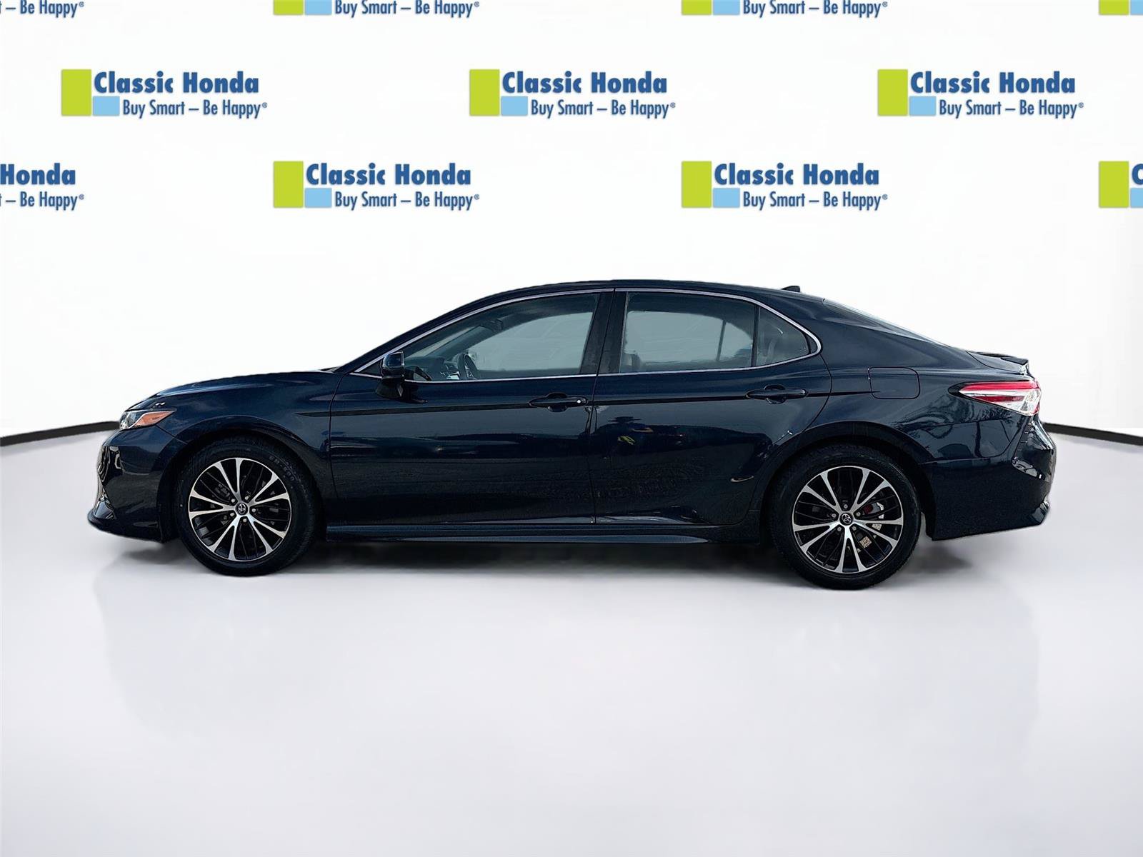 Used 2020 Toyota Camry SE FWD image 4