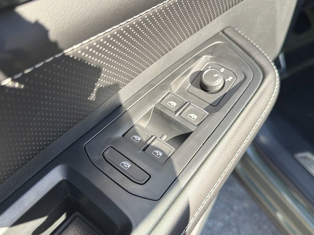 New 2026 Volkswagen Atlas Cross Sport SEL R-Line image 25