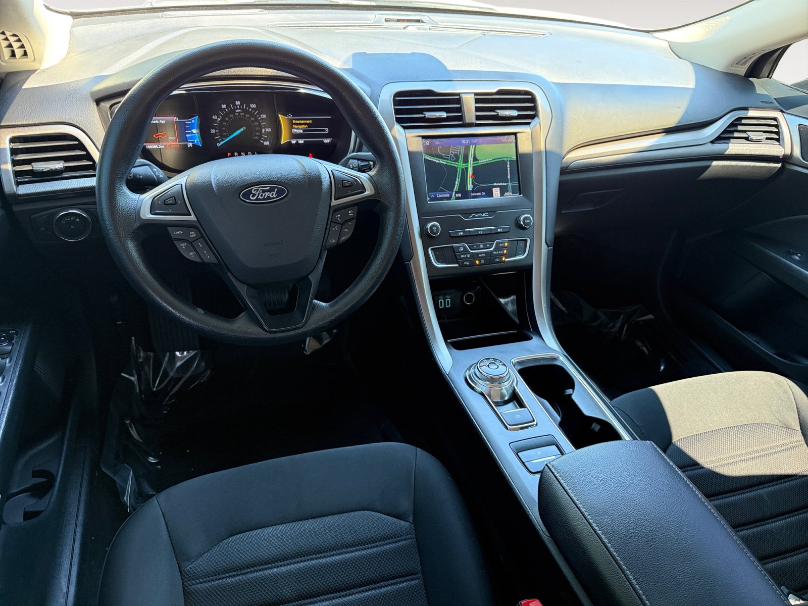 Used 2020 Ford Fusion SE FWD image 15