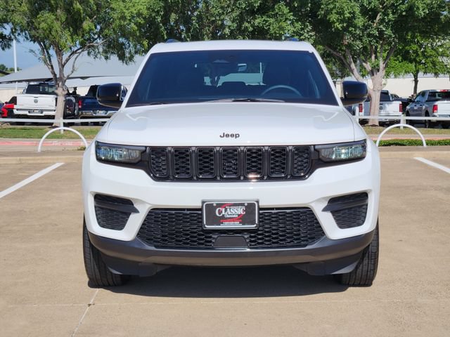 Used 2025 Jeep Grand Cherokee Altitude RWD image 10