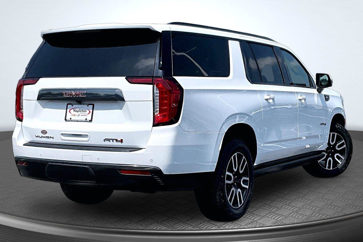 Used 2023 GMC Yukon XL AT4 w/ Technology Package AWD/4WD image 2