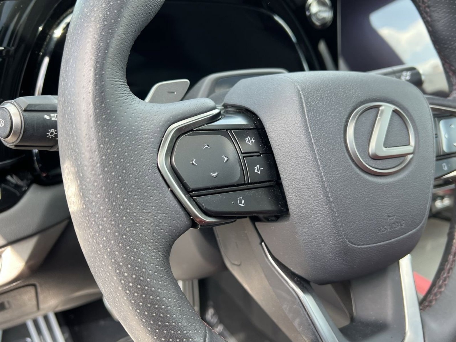 Used 2024 Lexus RX 500h F Sport w/ Convenience Package AWD/4WD image 37