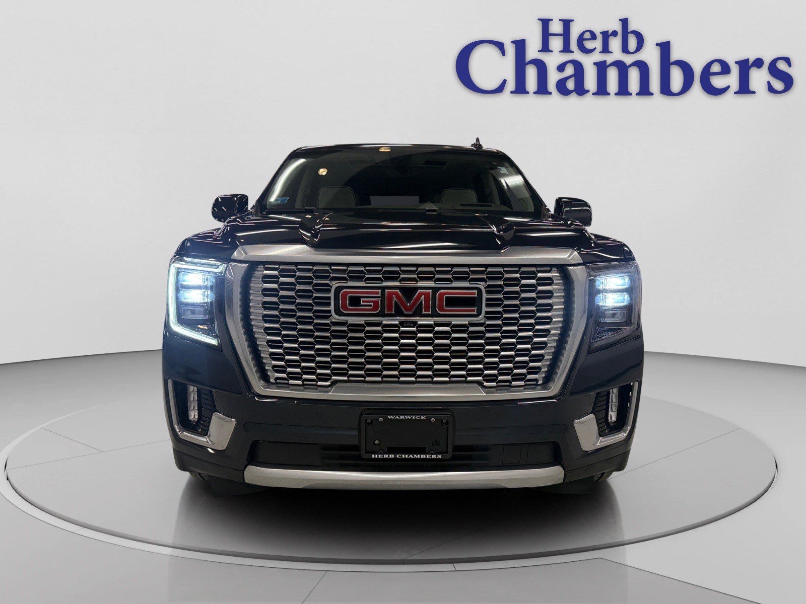 Used 2022 GMC Yukon Denali w/ Denali Premium Package image 4