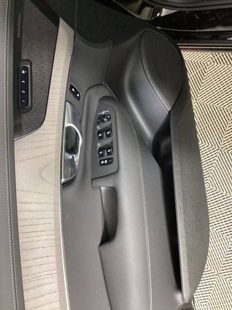 New 2026 Volvo XC90 B6 Ultra w/ Protection Package image 16