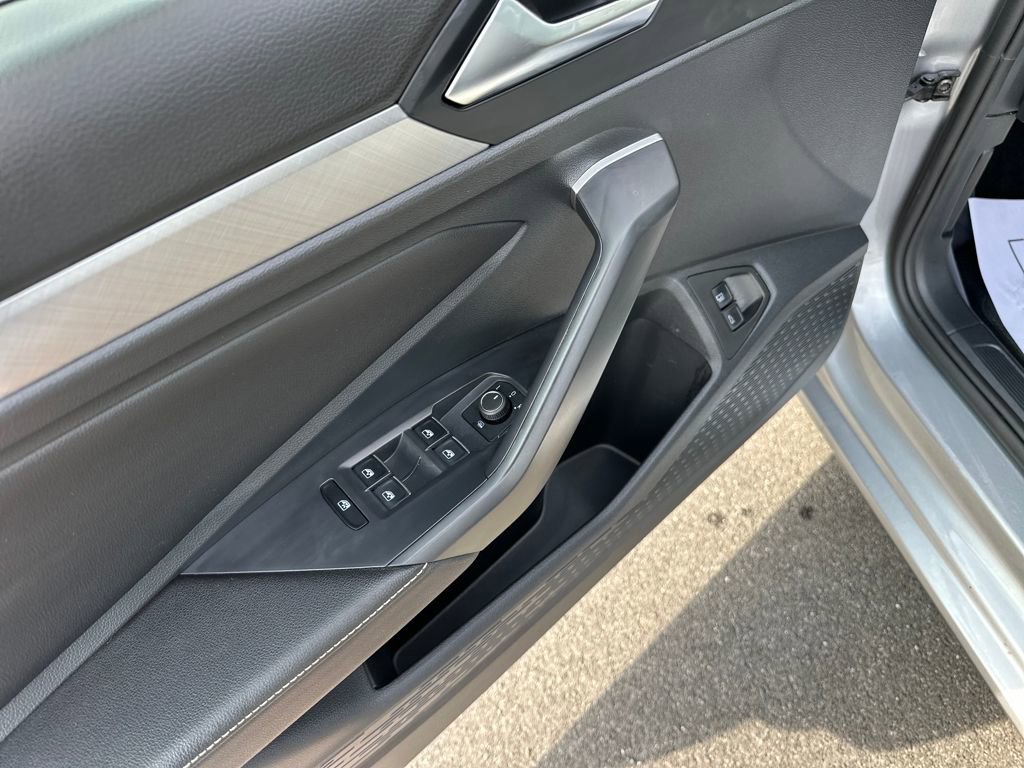 Used 2024 Volkswagen Jetta SE image 15