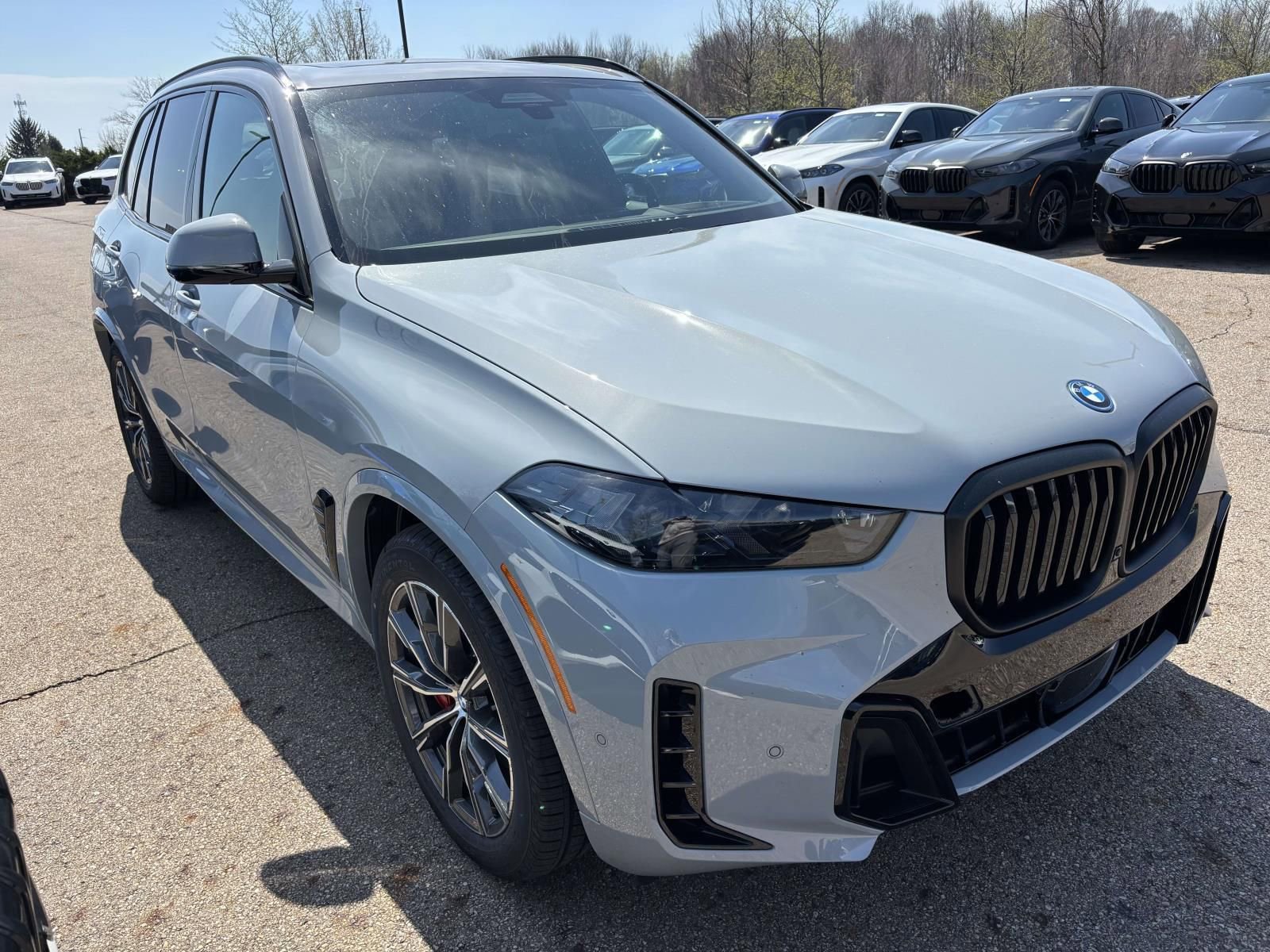 New 2026 BMW X5 xDrive50e image 3