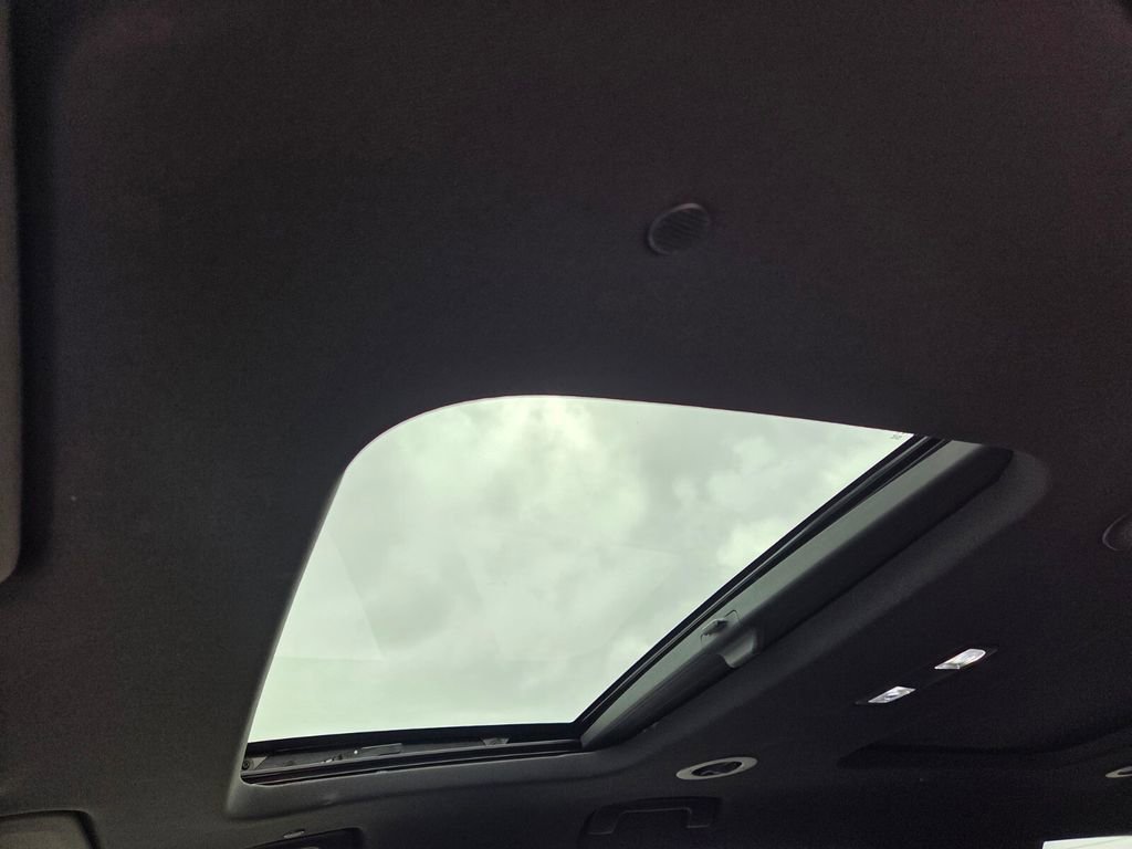 Used 2023 Chevrolet Traverse High Country image 7