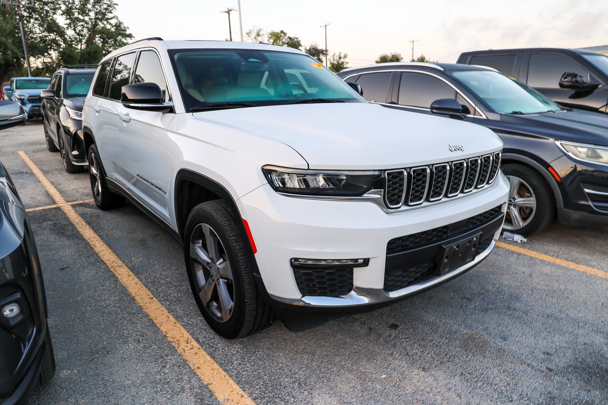 Used 2021 Jeep Grand Cherokee L Limited AWD/4WD image 6