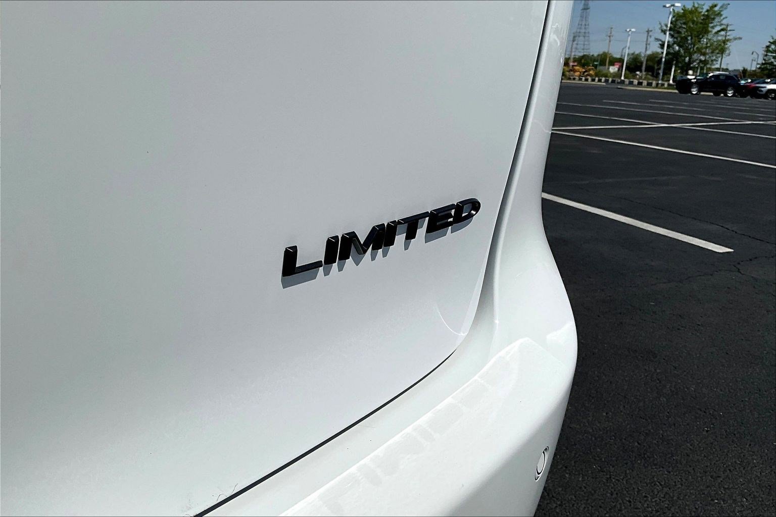 Used 2026 Chrysler Pacifica Limited w/ S Appearance Package FWD image 24