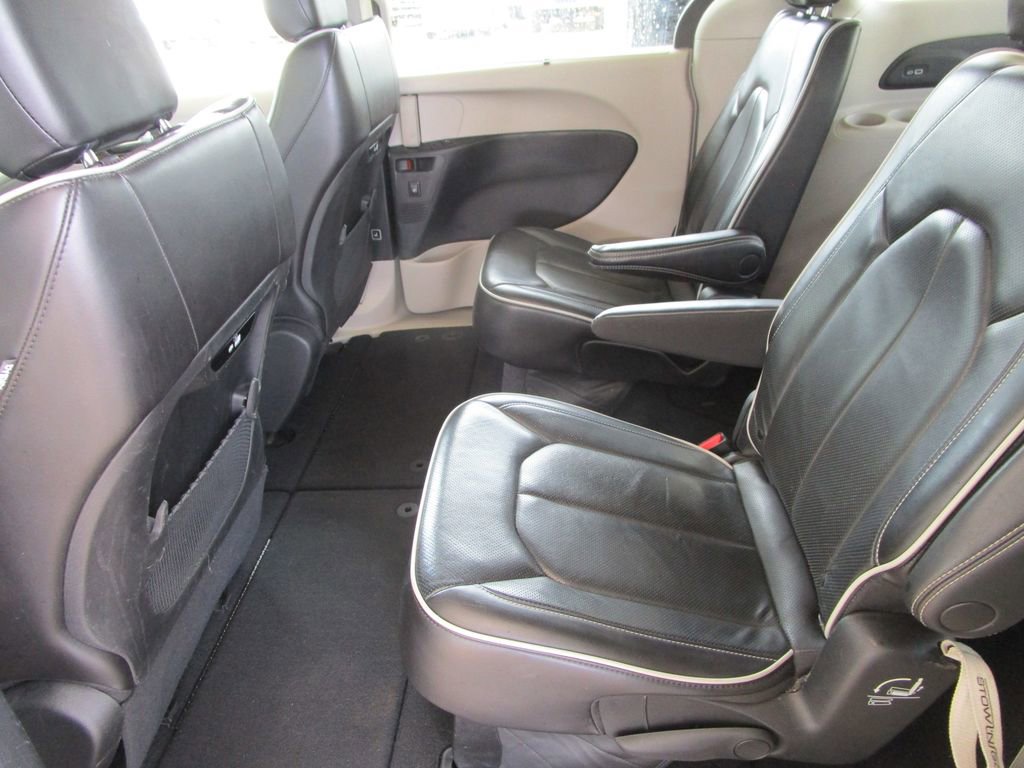 Used 2023 Chrysler Pacifica Limited FWD image 20