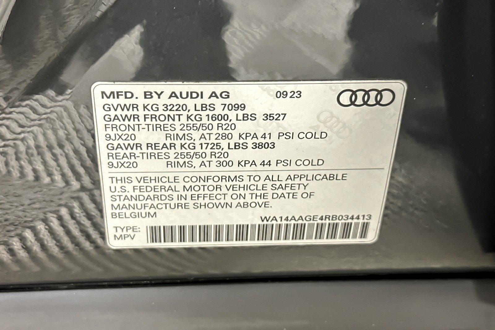 Used 2024 Audi Q8 e-tron Premium image 27