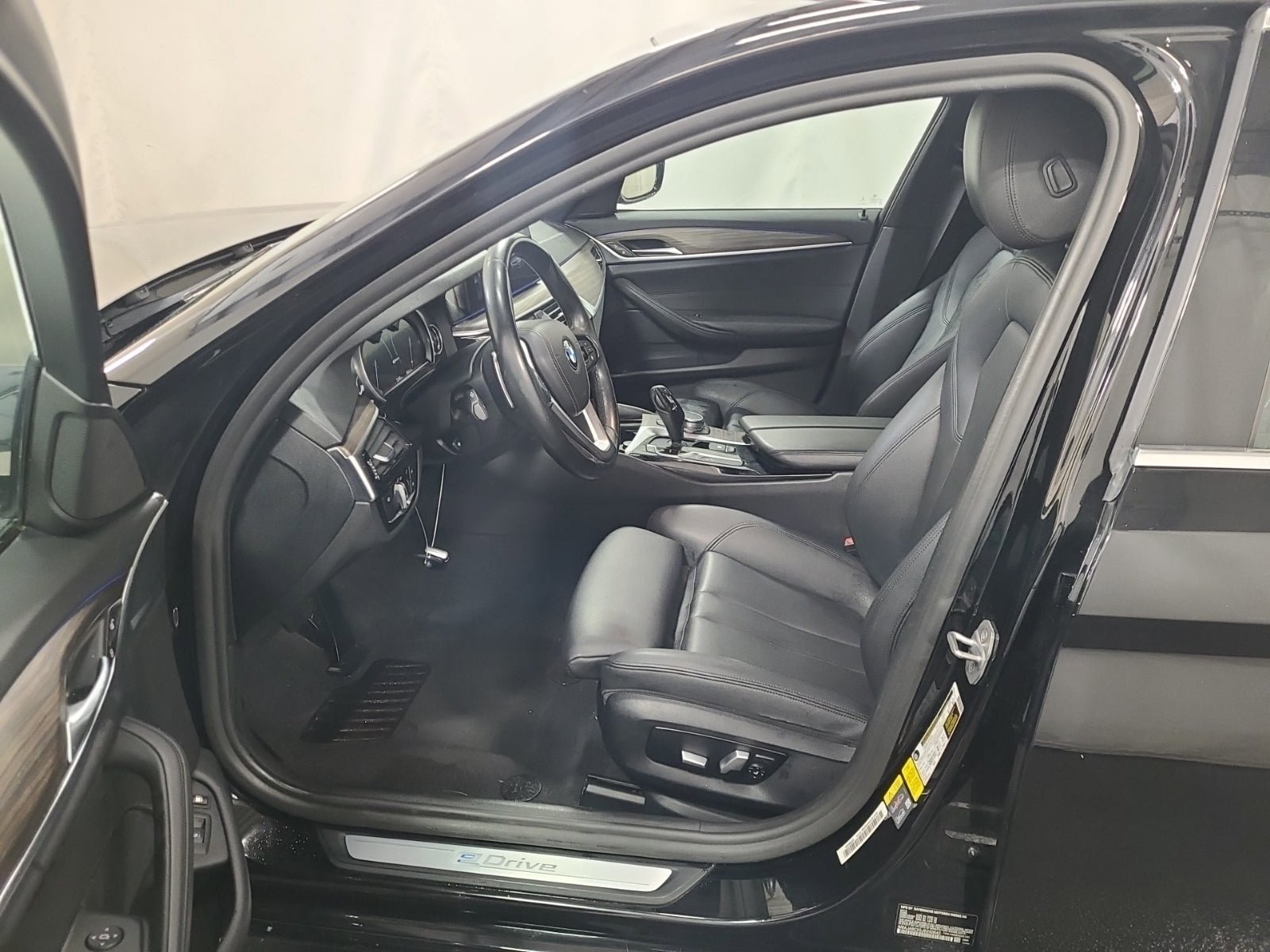 Used 2018 BMW 530e RWD image 14