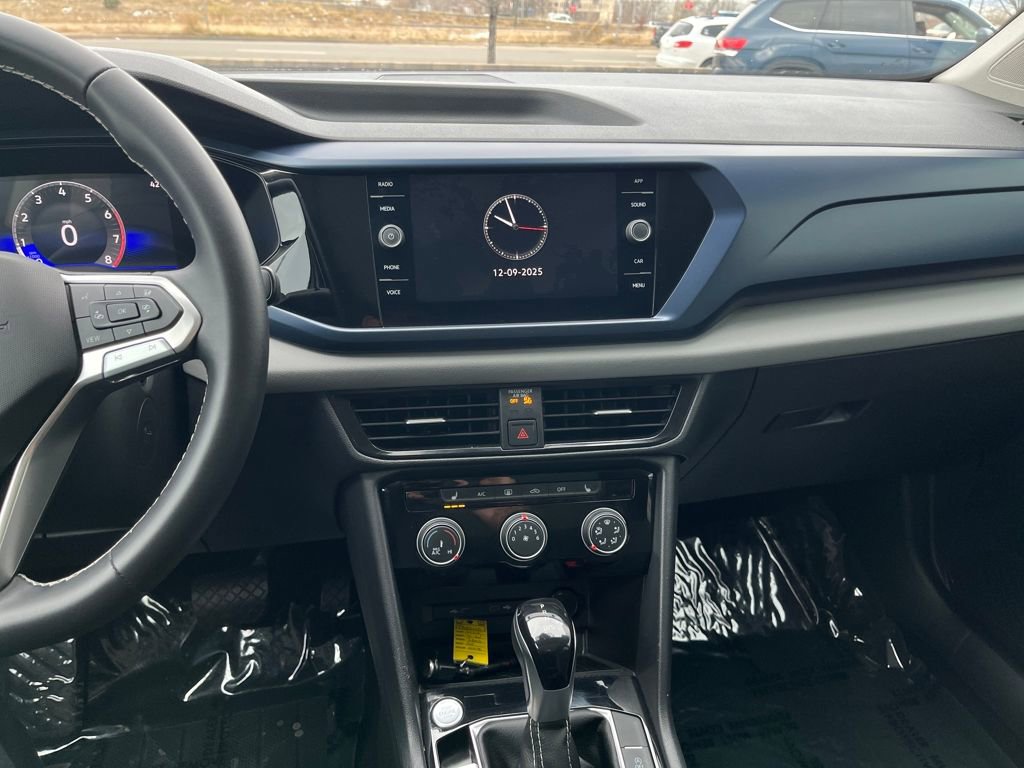 Certified 2023 Volkswagen Taos SE w/ Panoramic Sunroof Package image 13