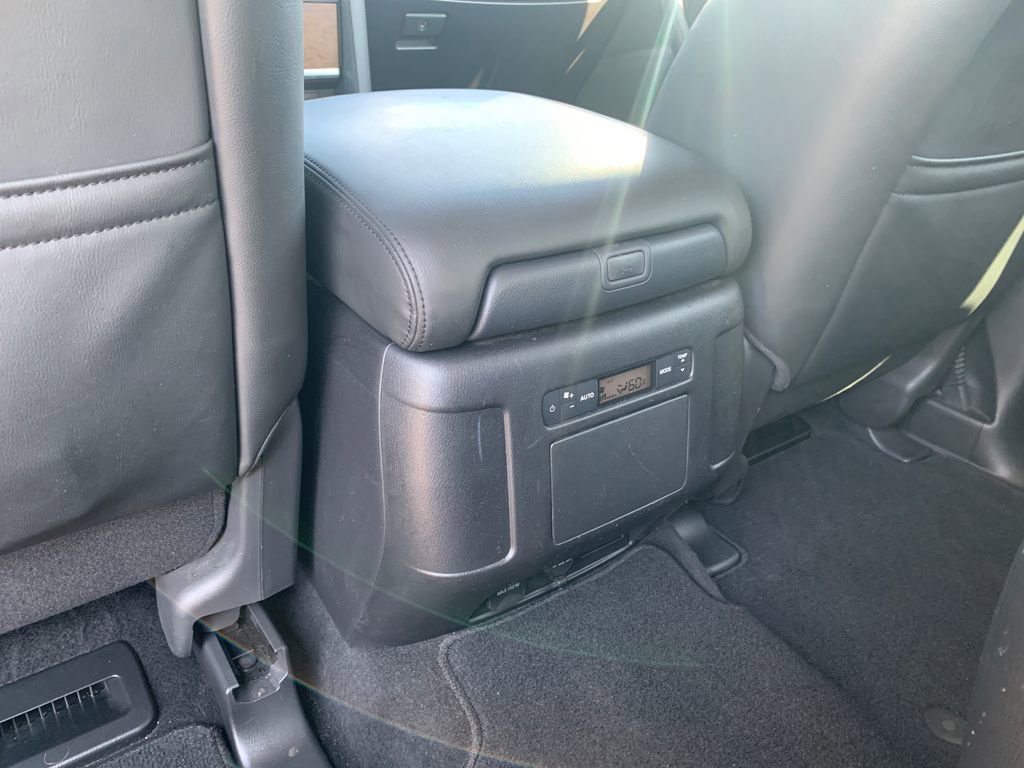 Used 2022 Nissan Armada SL w/ Captain's Chairs Package image 30