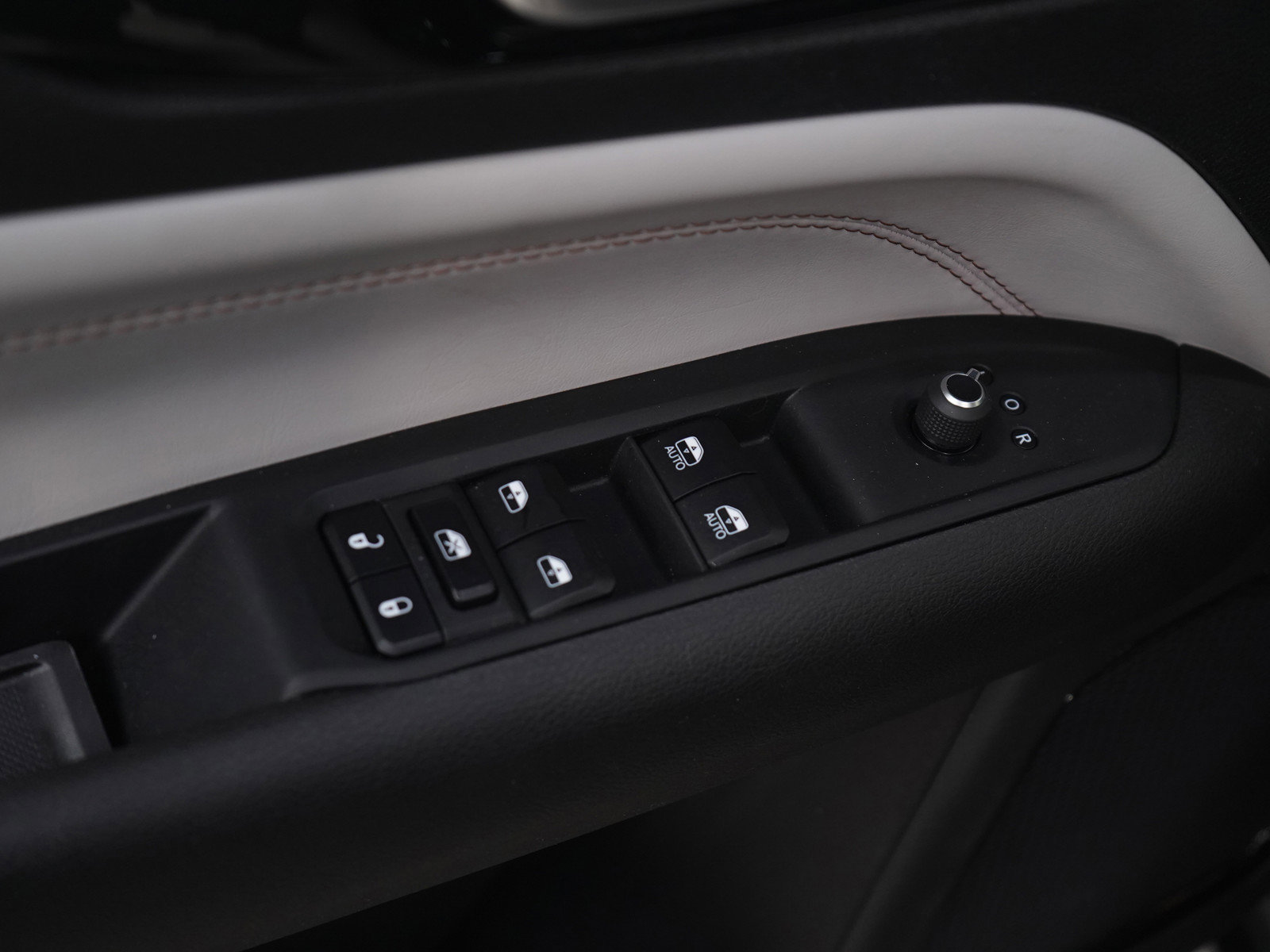 Used 2024 Jeep Compass Limited image 19