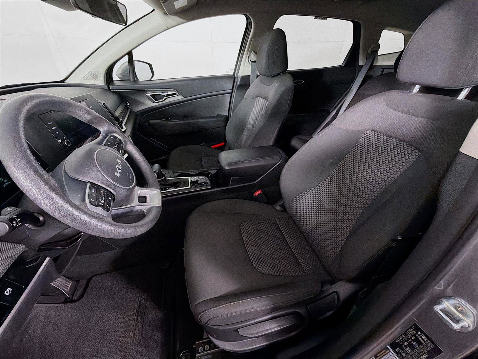 Used 2023 Kia Sportage LX image 11