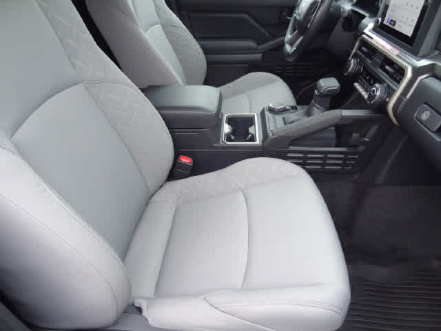 Used 2025 Toyota Tacoma SR5 AWD/4WD image 13