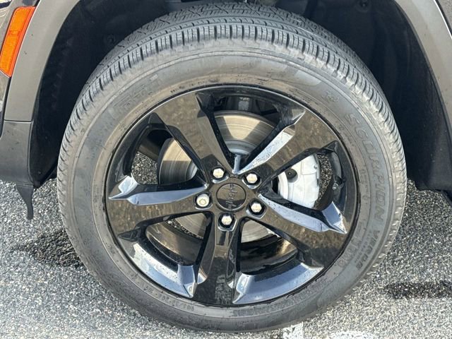 Used 2024 Jeep Grand Cherokee Limited w/ Black Appearance Package image 33