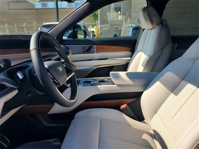 New 2026 Cadillac Vistiq Sport w/ LPO, Floor Liner Package image 21