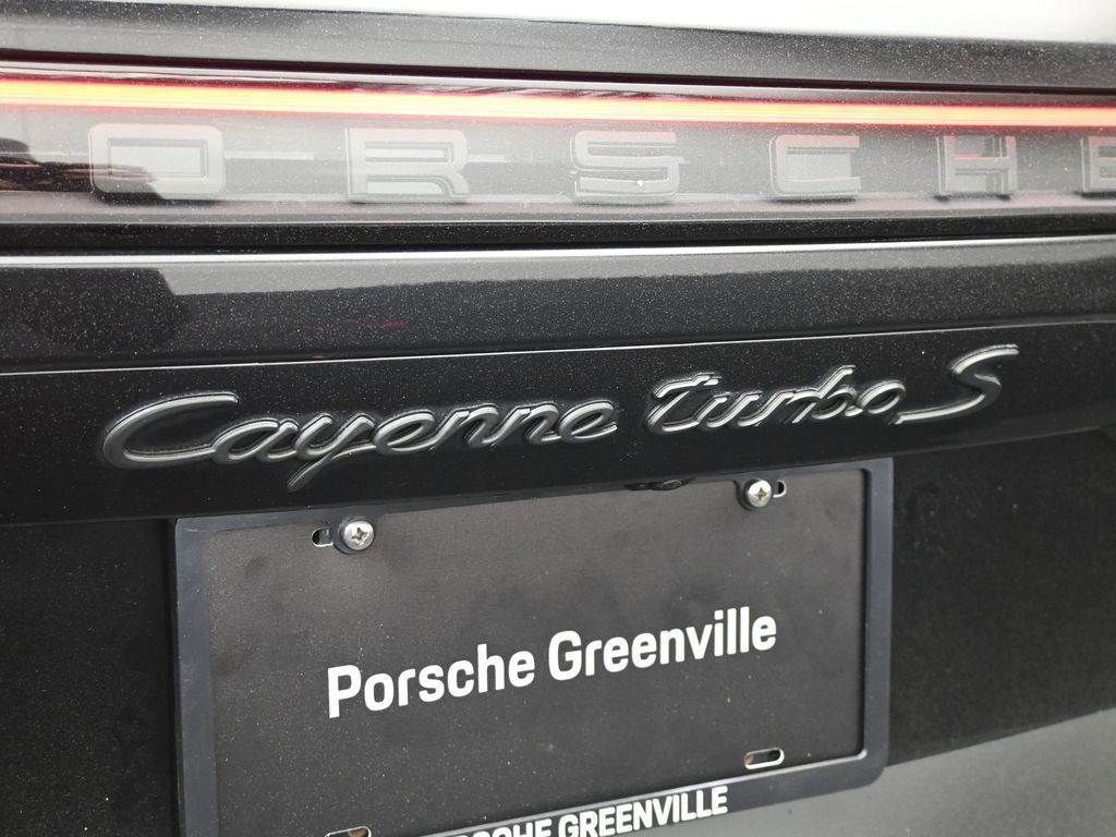 Certified 2022 Porsche Cayenne Turbo S AWD/4WD image 9