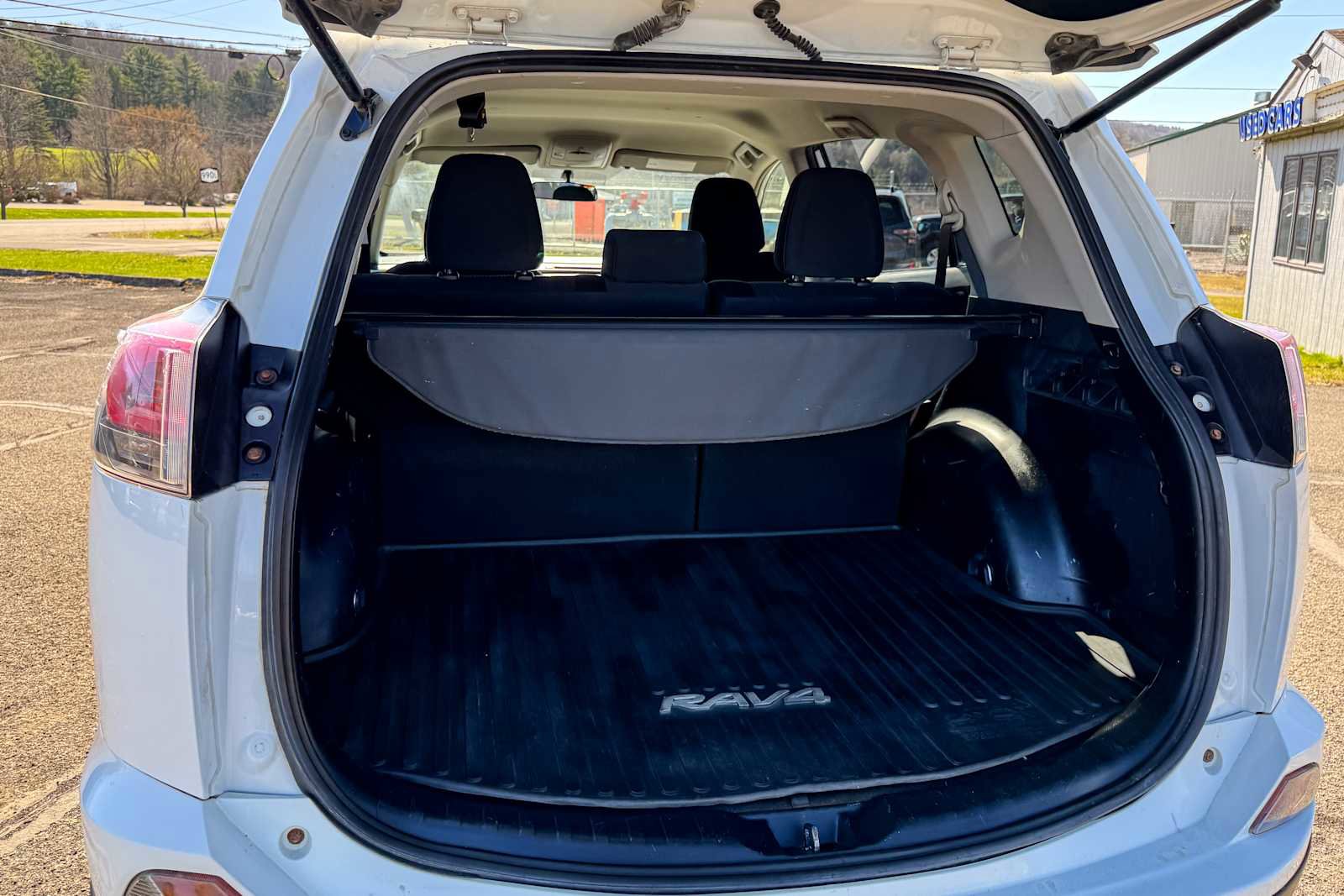 Used 2016 Toyota RAV4 LE image 12