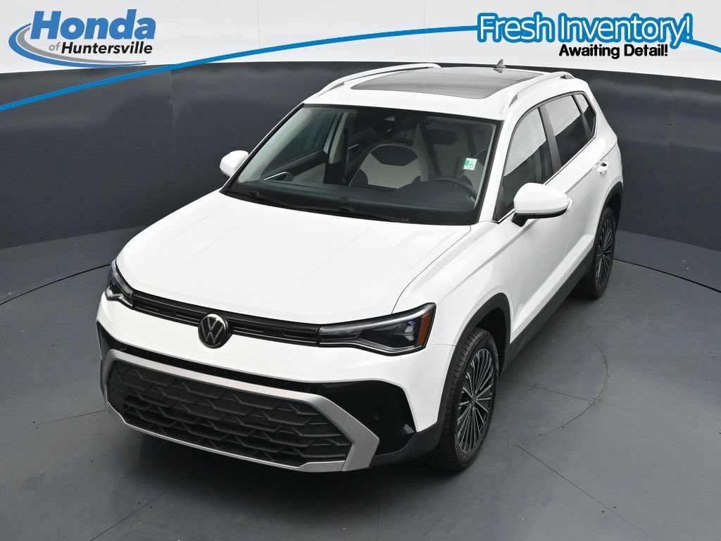 Used 2025 Volkswagen Taos SE w/ Panoramic Sunroof Package FWD image 21