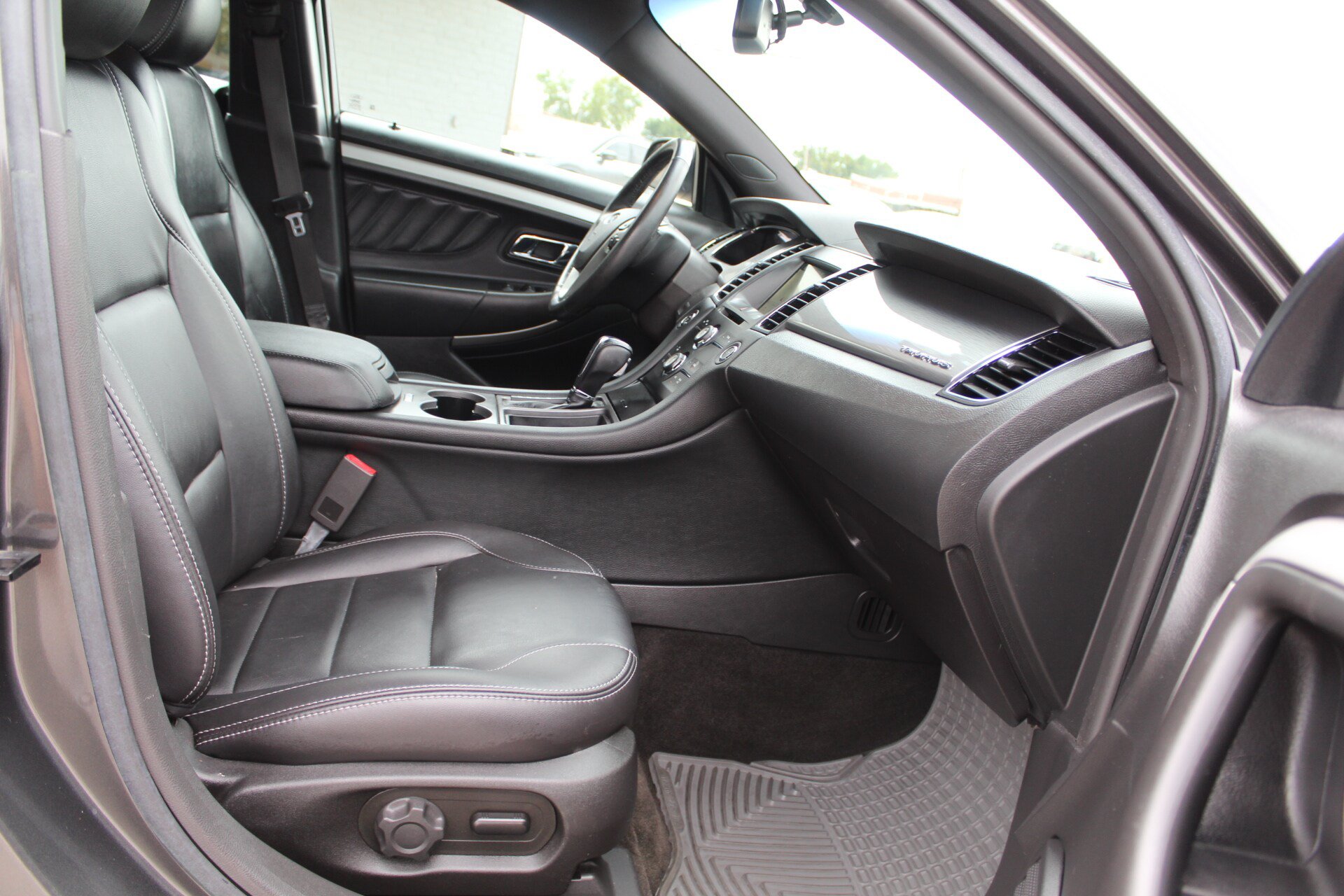 Used 2018 Ford Taurus SEL w/ Equipment Group 201A FWD image 13