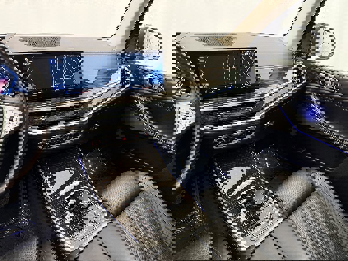 Used 2023 BMW X7 xDrive40i w/ Premium Package image 24