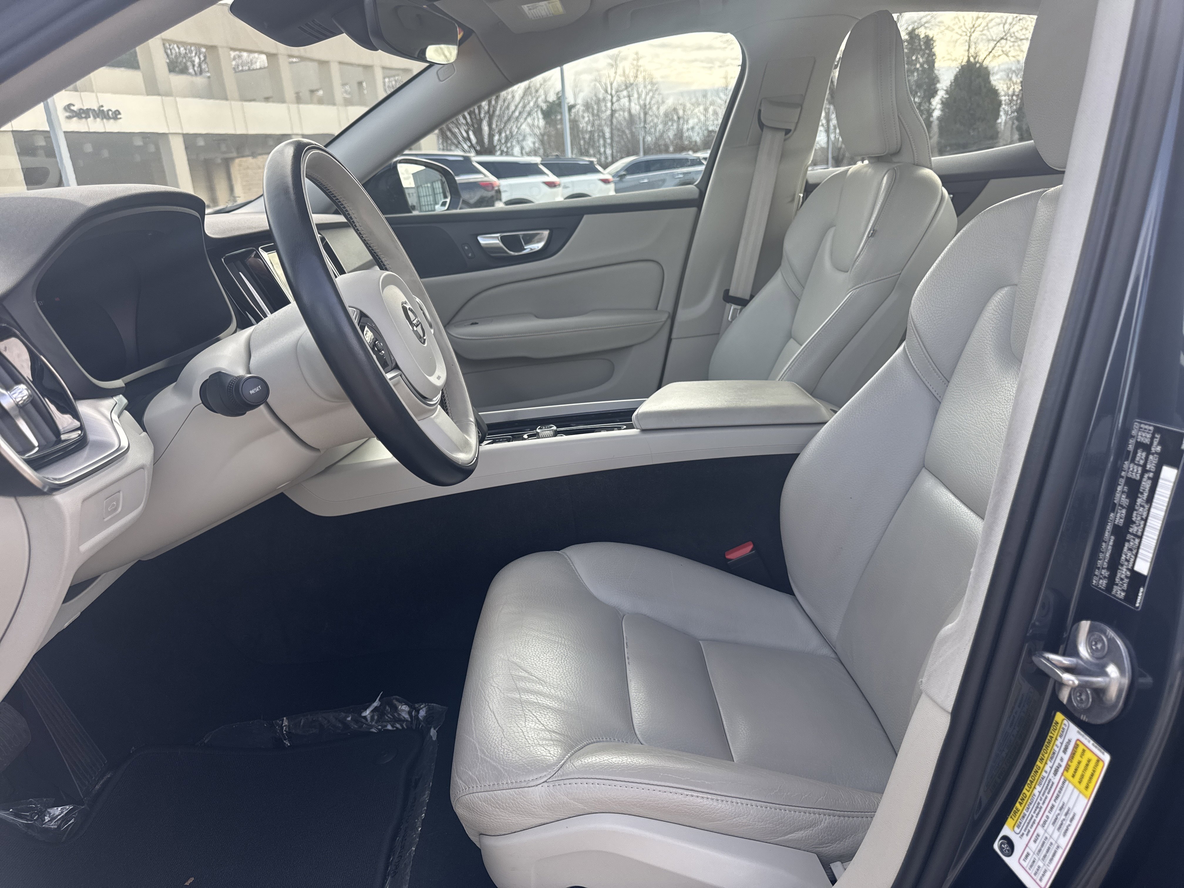 Used 2024 Volvo S60 B5 Core image 9