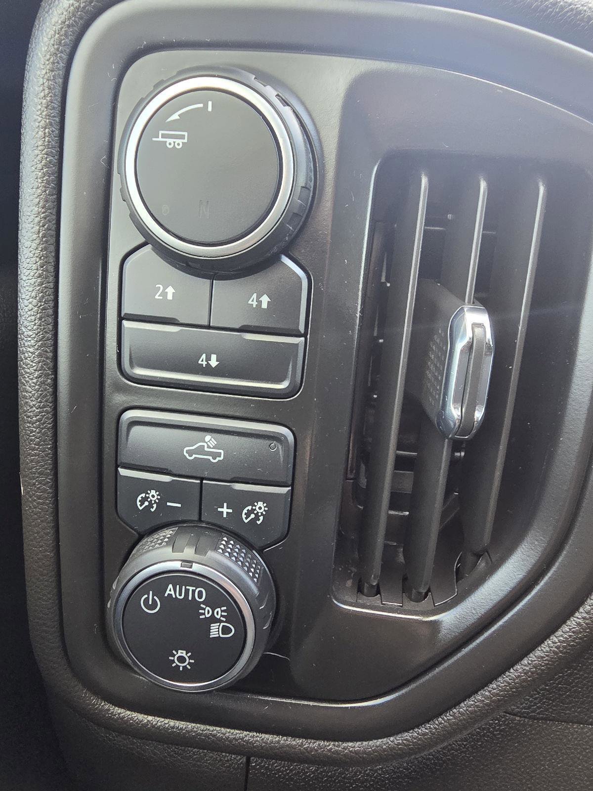 Used 2022 Chevrolet Silverado 2500 Custom w/ Custom Convenience Package image 17