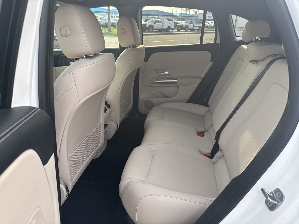 Used 2025 Mercedes-Benz GLA 250 4MATIC image 16