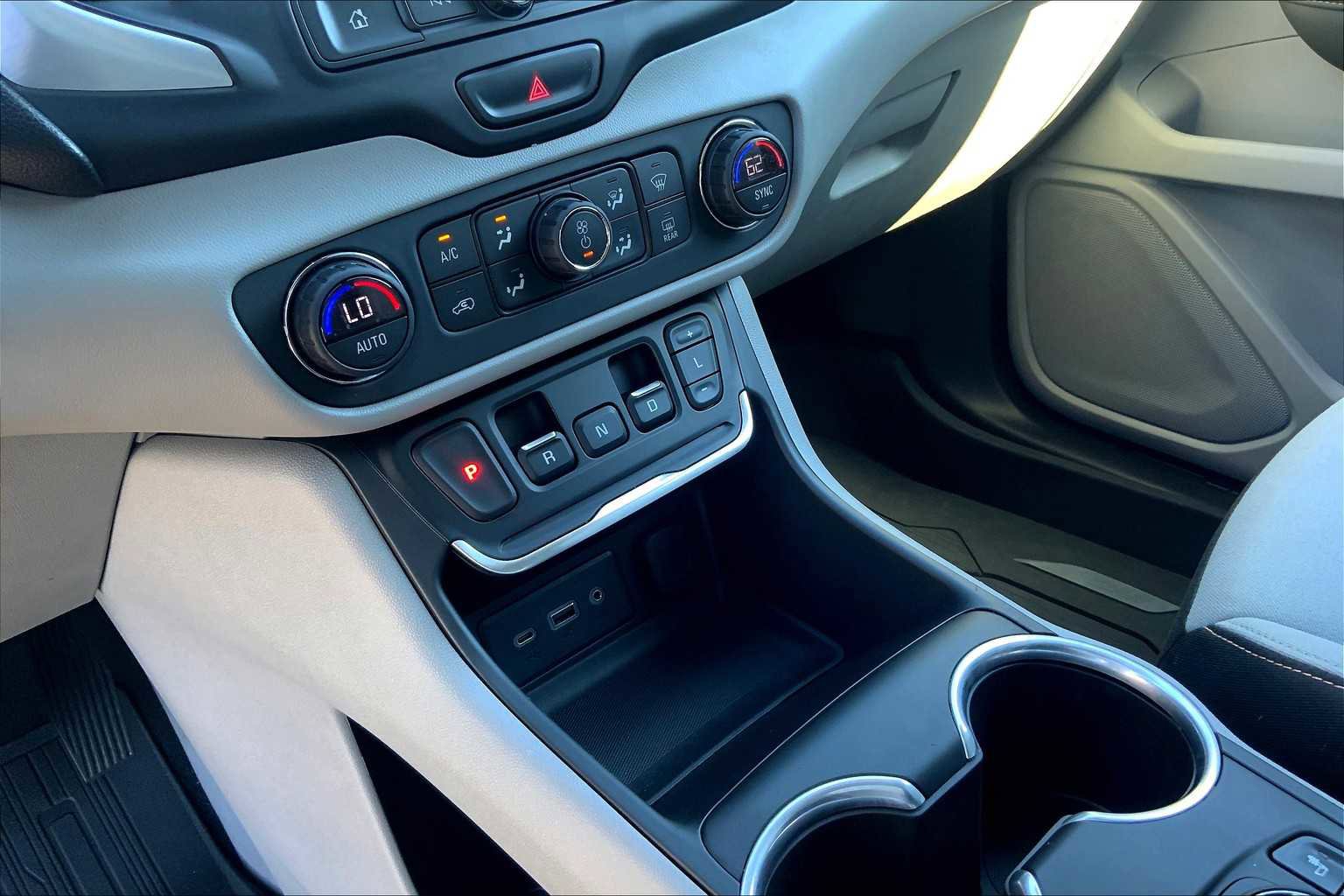 Used 2020 GMC Terrain SLE w/ Driver Convenience Package image 18