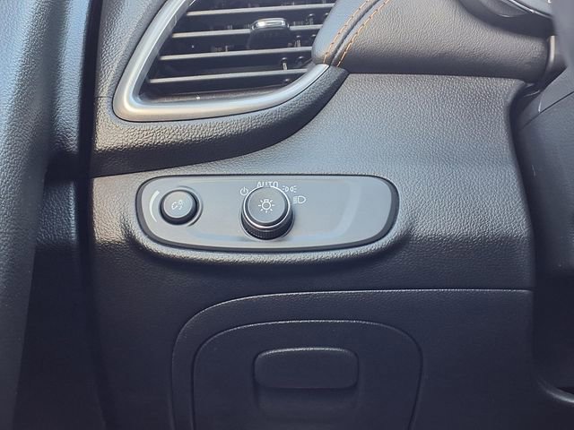 Used 2022 Chevrolet Trax LT w/ LT Convenience Package image 16