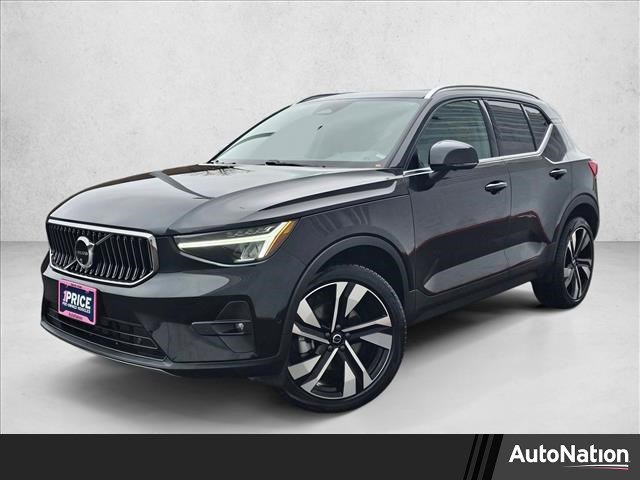 Used 2025 Volvo XC40 B5 Plus image 1