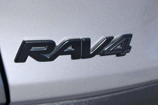 Used 2020 Toyota RAV4 LE w/ Carpet Mat Package AWD/4WD image 7