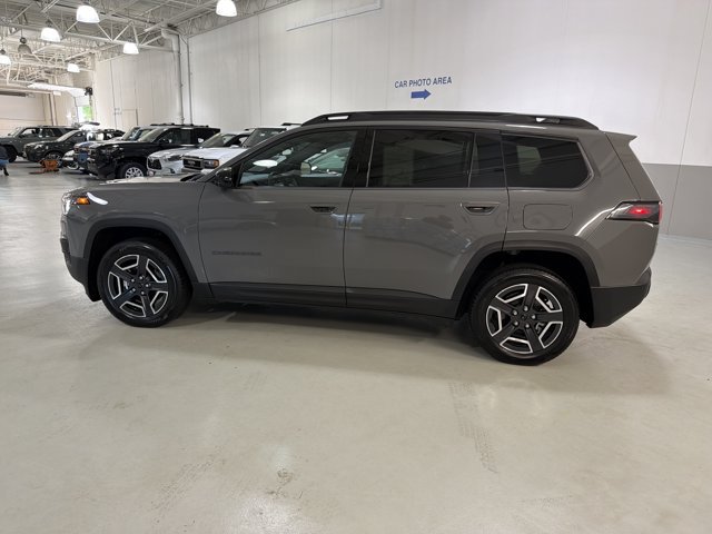 Used 2026 Jeep Cherokee Laredo AWD/4WD image 5