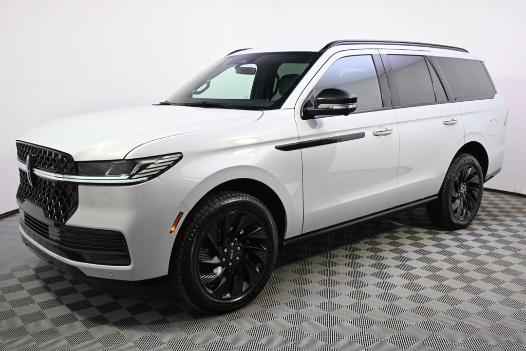 New 2025 Lincoln Navigator Reserve w/ Jet Appearance Package image 2