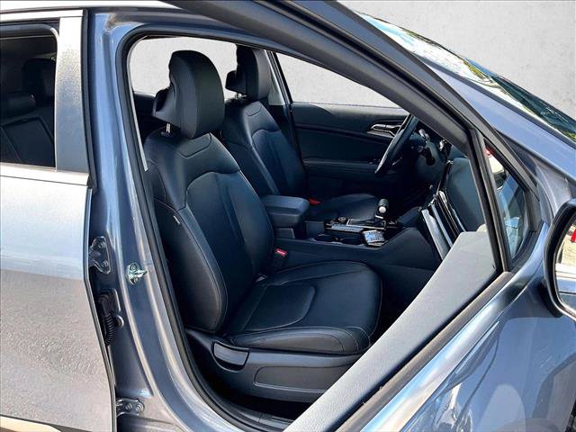Used 2025 Kia Sportage EX FWD image 9