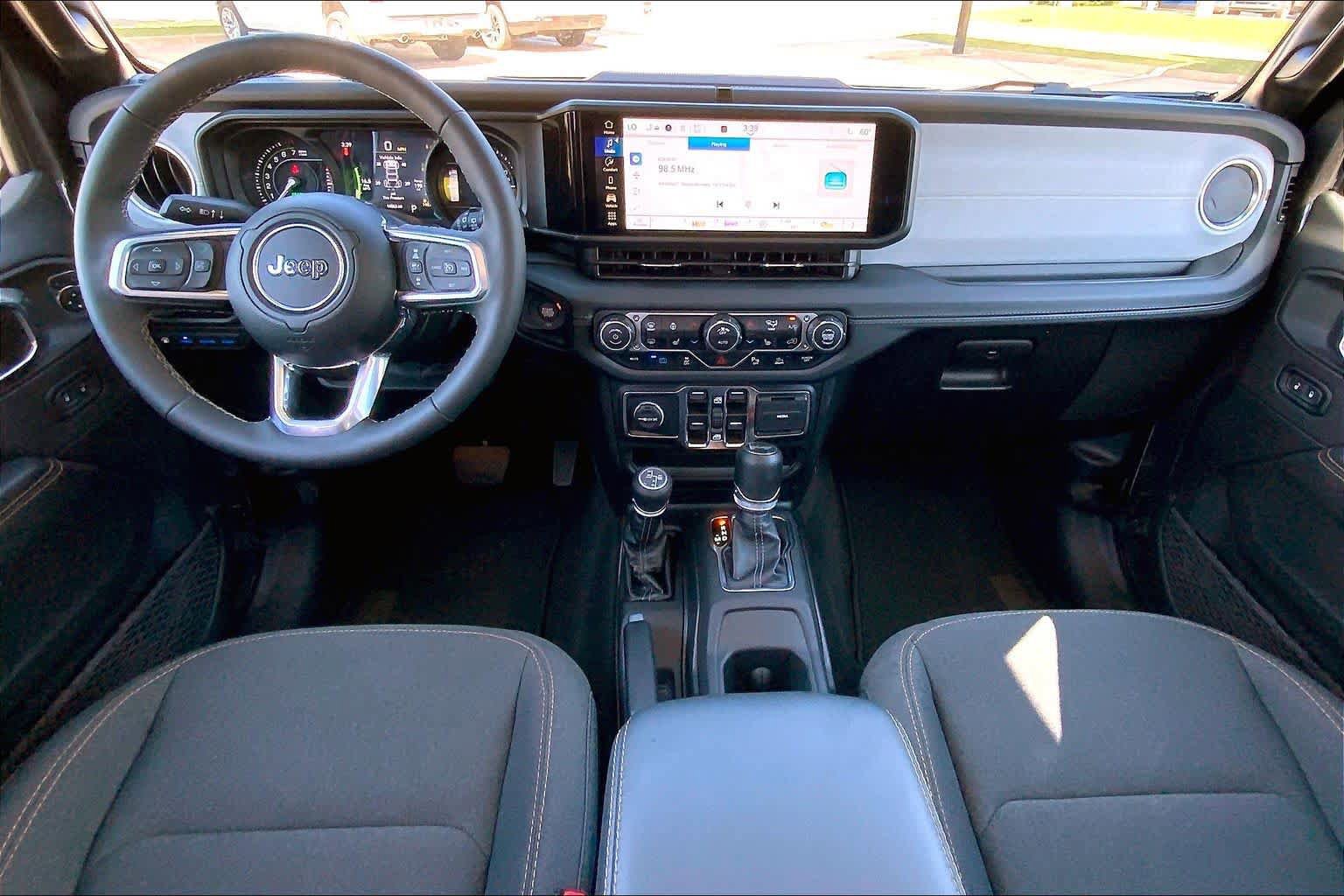 Certified 2025 Jeep Wrangler Unlimited Sahara w/ Safety Group AWD/4WD image 14