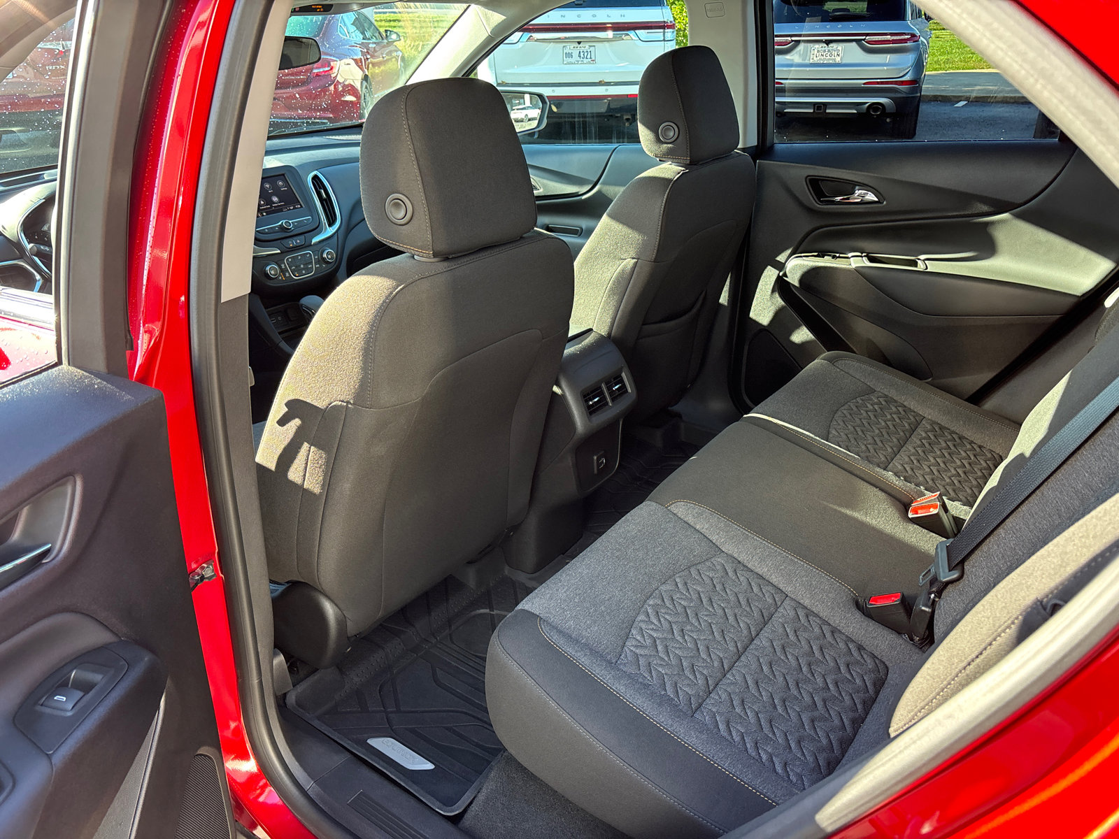 Used 2024 Chevrolet Equinox LT image 27