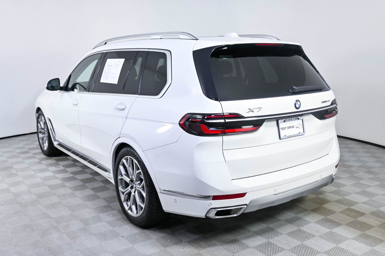 Used 2026 BMW X7 xDrive40i AWD/4WD image 3