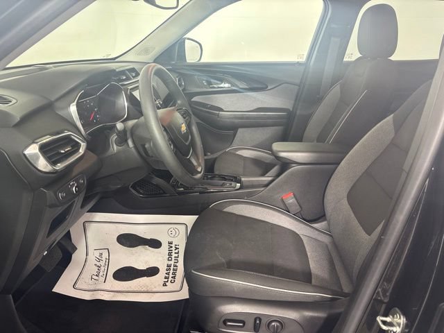 Used 2023 Chevrolet TrailBlazer LT w/ Convenience Package FWD image 2