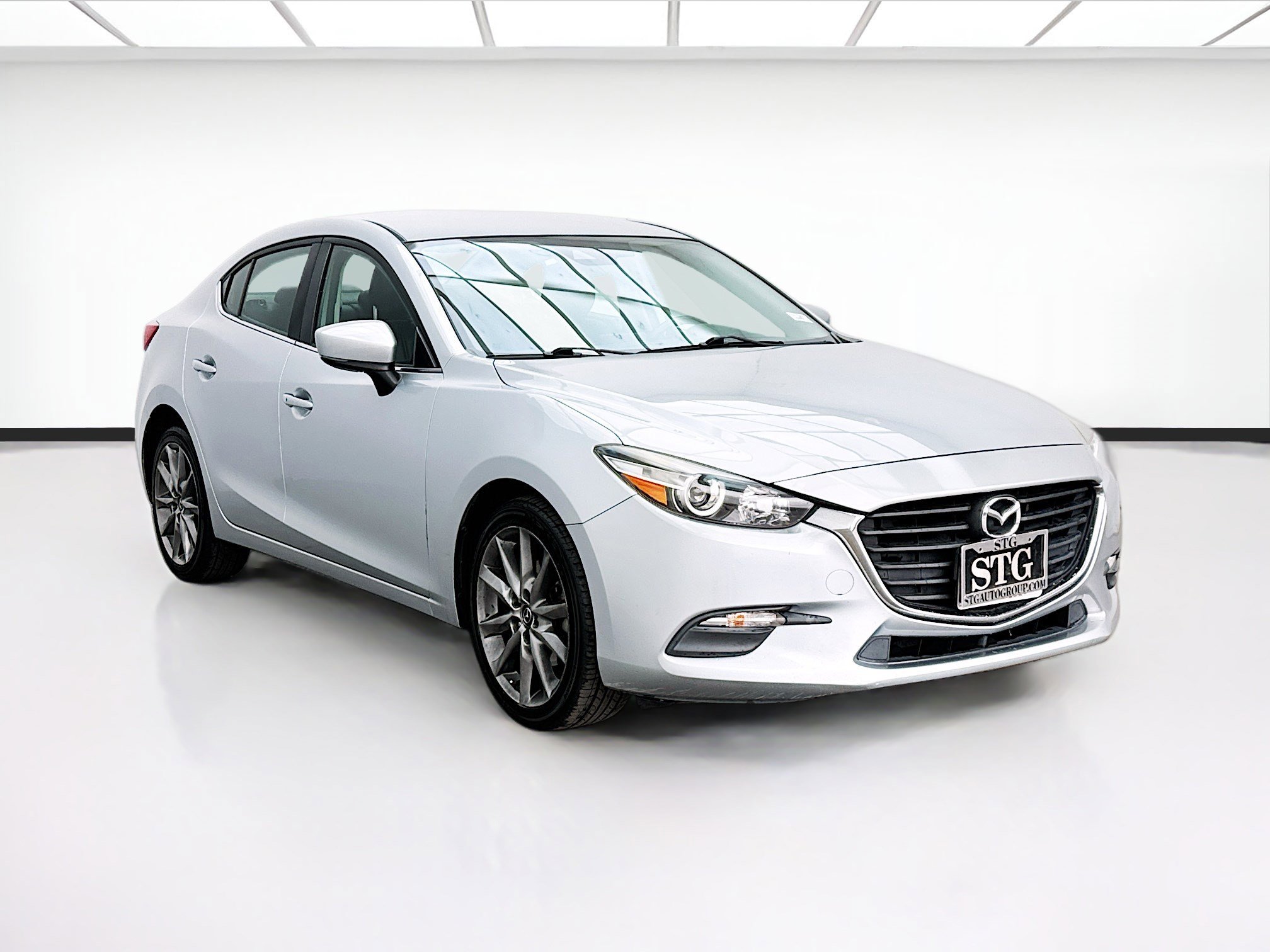 Used 2018 MAZDA MAZDA3 Touring FWD image 3