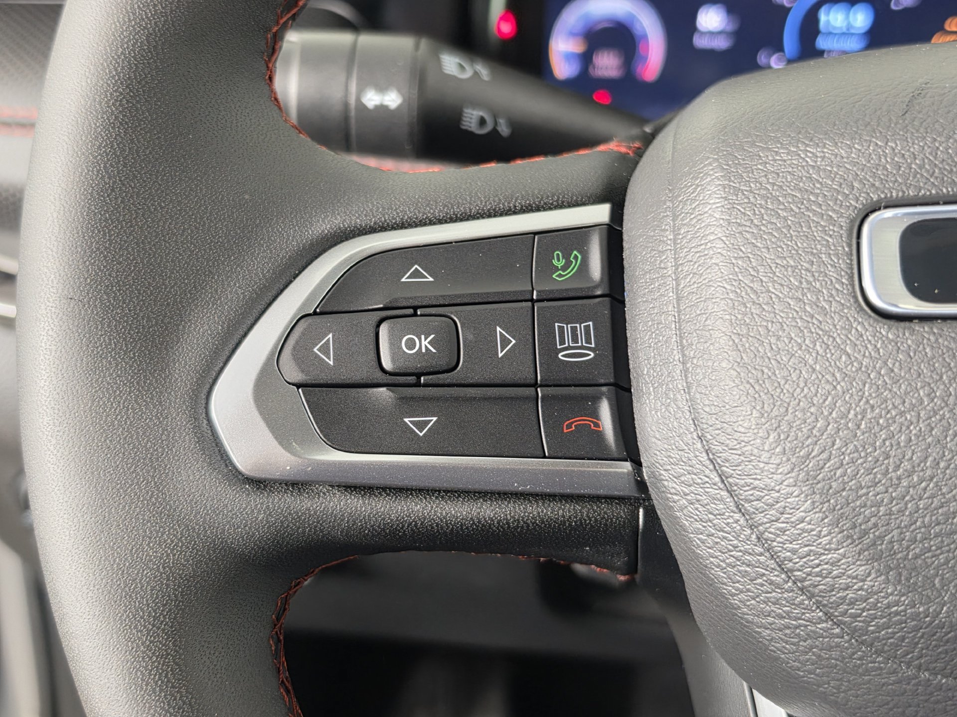 Used 2025 Jeep Compass Trailhawk w/ Trailhawk Elite Group AWD/4WD image 14