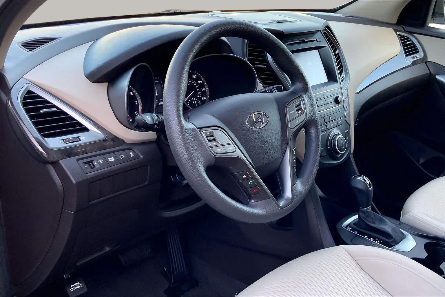 Used 2017 Hyundai Santa Fe Sport FWD image 17